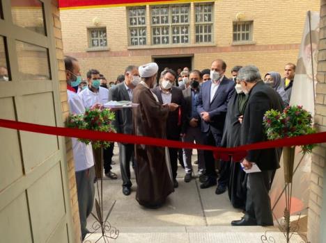 رئیس مرکز ملی فرش ایران کارگاه قالی بافی زندان تهران بزرگ را افتتاح نمود