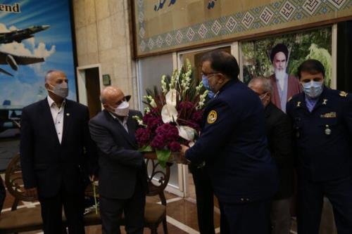 فرمانده نیروی هوایی ارتش با پدران شهدای خلبان دیدار نمود