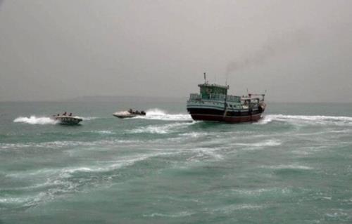 شناور حامل سوخت قاچاق در خلیج فارس توقیف شد
