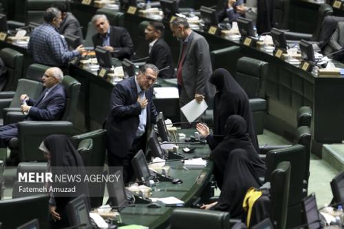 10 همت برای پرداخت فوق العاده شغل پرستاران اختصاص یافت