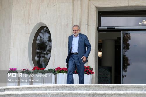 نقاب غربی ها در مقابله با دانشجویان معترض افتاد