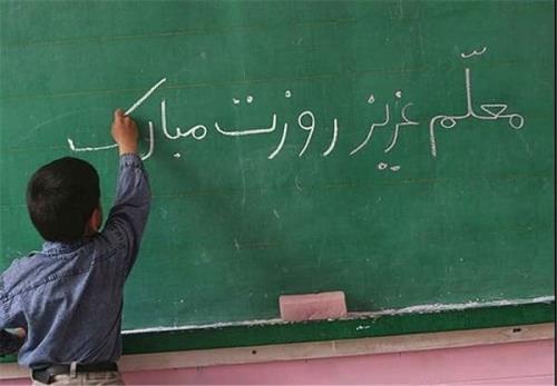 پاسداشت مقام علم آموزی با تجلیل از مسن ترین معلمان سمنان
