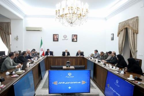 باید زنجیره تامین و تولید کالاهای اساسی با بخش خصوصی باشد