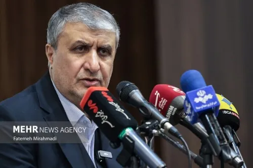 اصل مشکل دشمنان با ما، حضور ما در حوزه علمی است