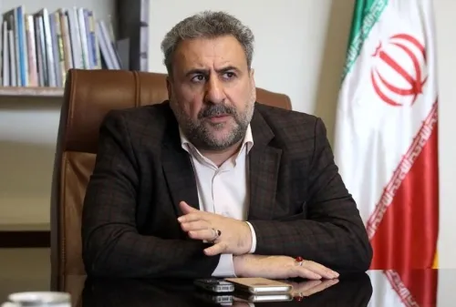 او به جمهوری اسلامی تهمت می زند