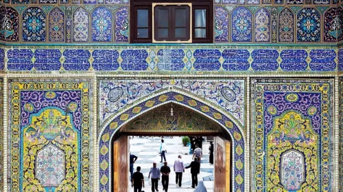 انتقاد از شعارهای ضدوحدت در حرم امام رضا